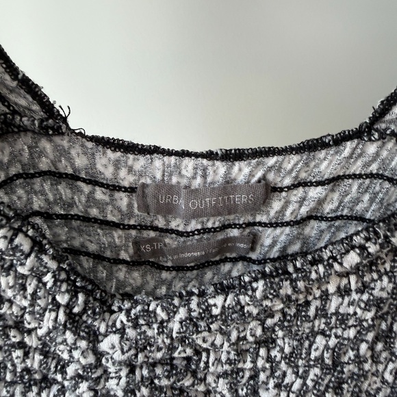 Urban Outfitters Navy Floral Smocked Puff-Sleeve Crop Top - Picture 3 of 5